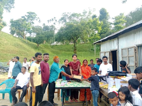 চাইল্ডএইড নেটওয়ার্কের অর্থায়নে আইডিয়া ইসিইটিজি প্রকল্পের আওতায় শিক্ষা উপকরণ ও খেলারধূলার সামগ্রী বিতরন